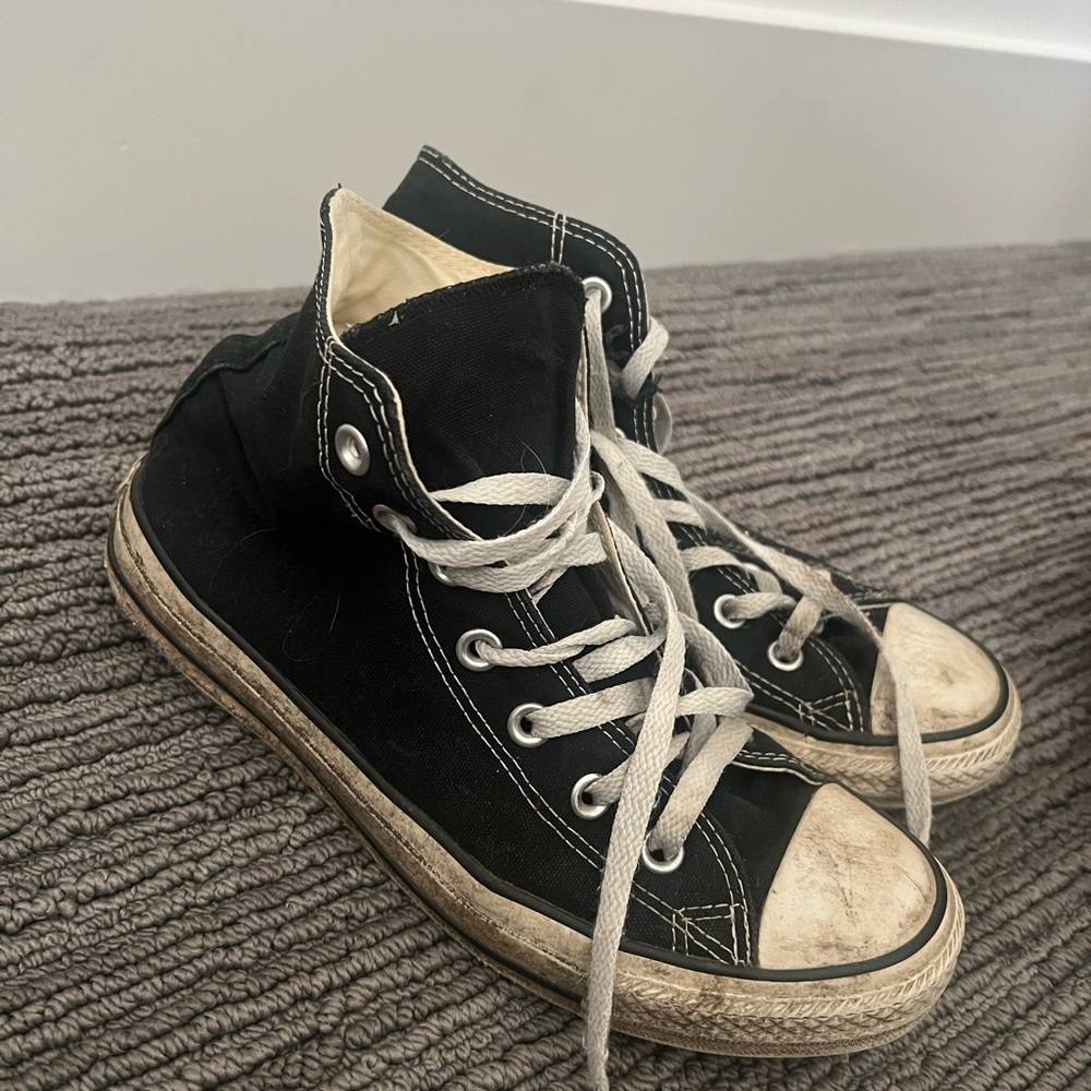 Black converse size 8 Women’s